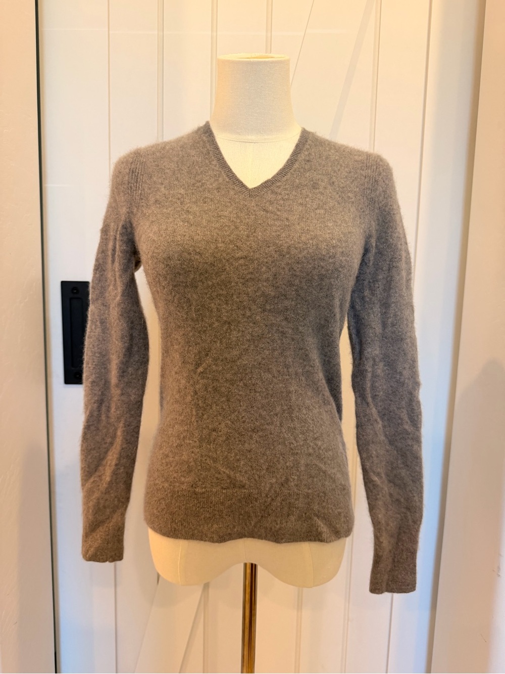 Saks Fifth Avenue cashmere sweater pullover size small